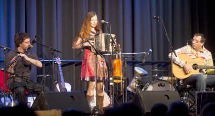 2012 - Old Blind Dogs und Cara im Ballenlager