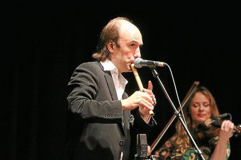 2011 - Carlos Nunez im Ballenlager