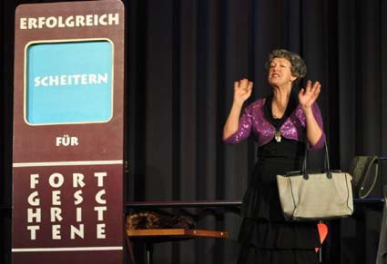 2010 - Lioba Albus im Ballenlager